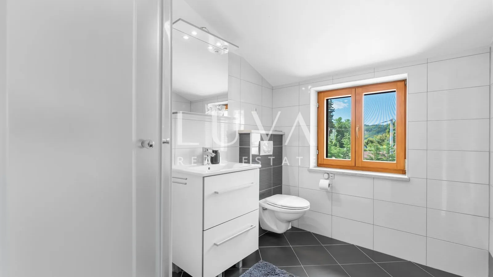 Istria, Pićan, villa with pool and tennis court for sale