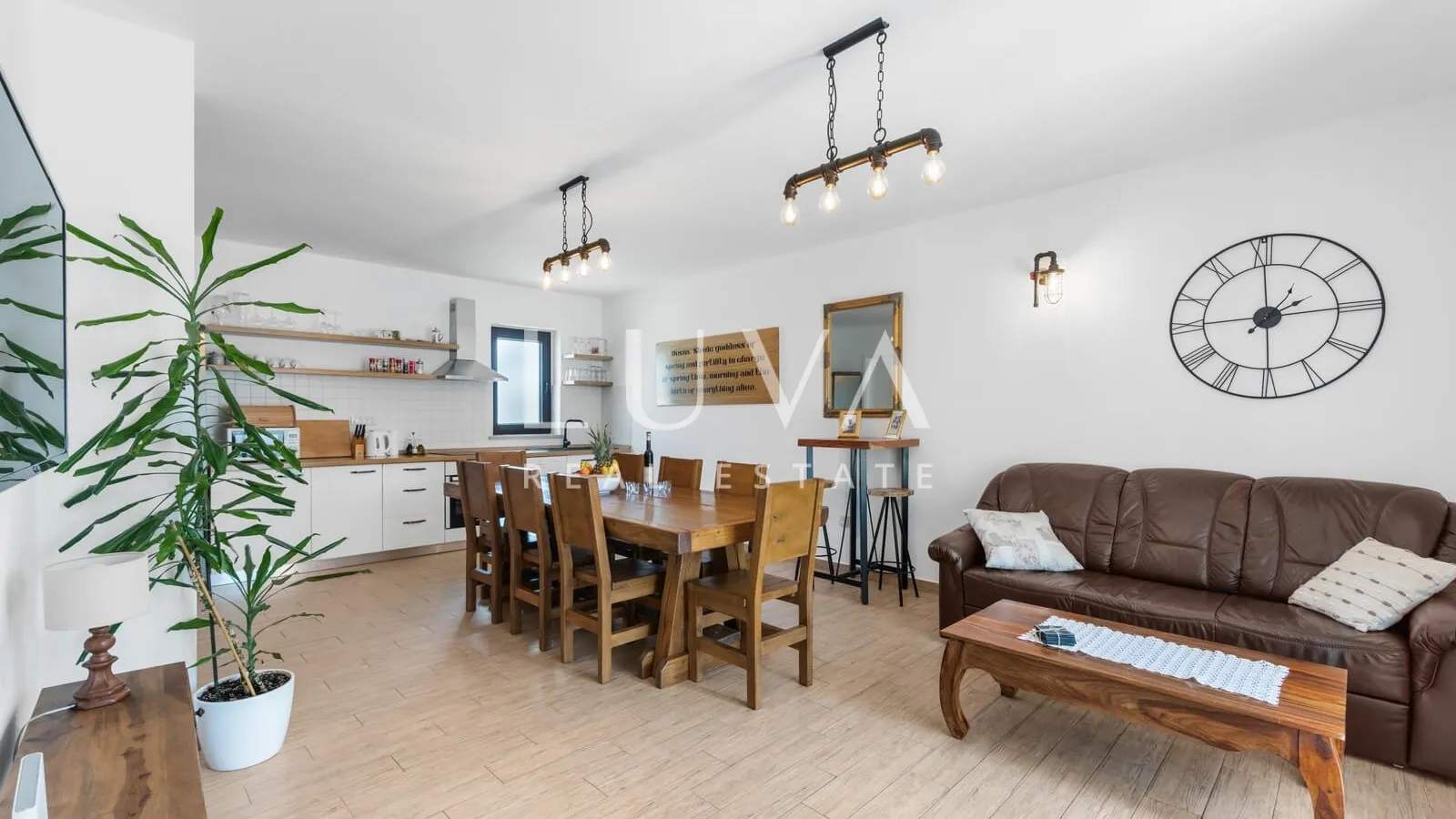 Istria, Pićan, villa with pool and tennis court for sale