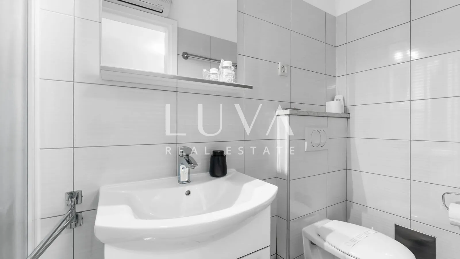 Istria, Pićan, villa with pool and tennis court for sale
