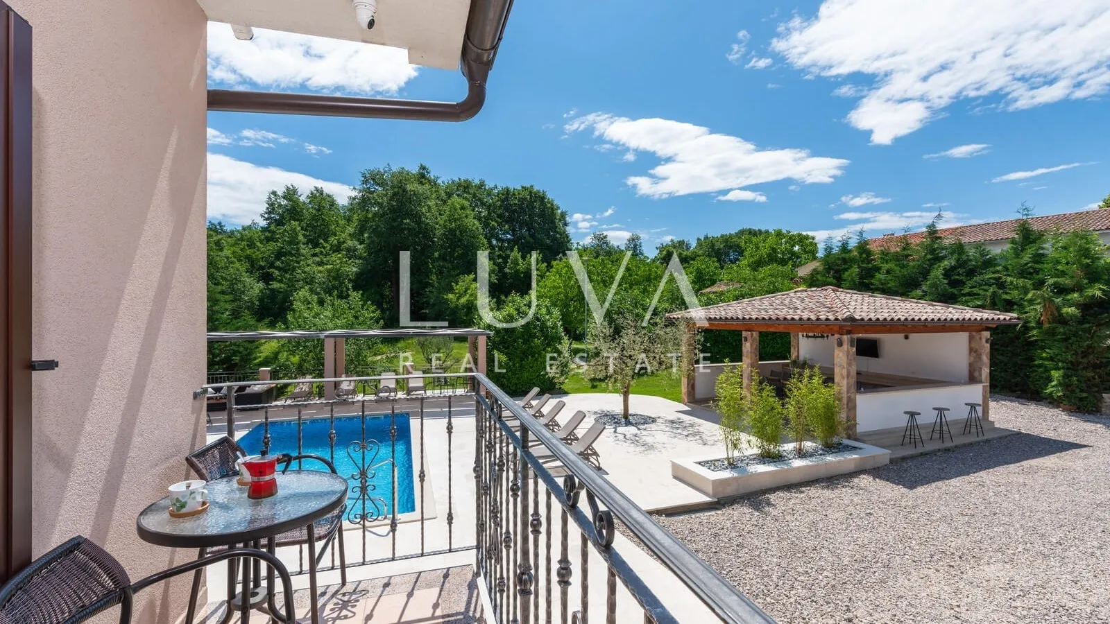 Istria, Pićan, villa with pool and tennis court for sale