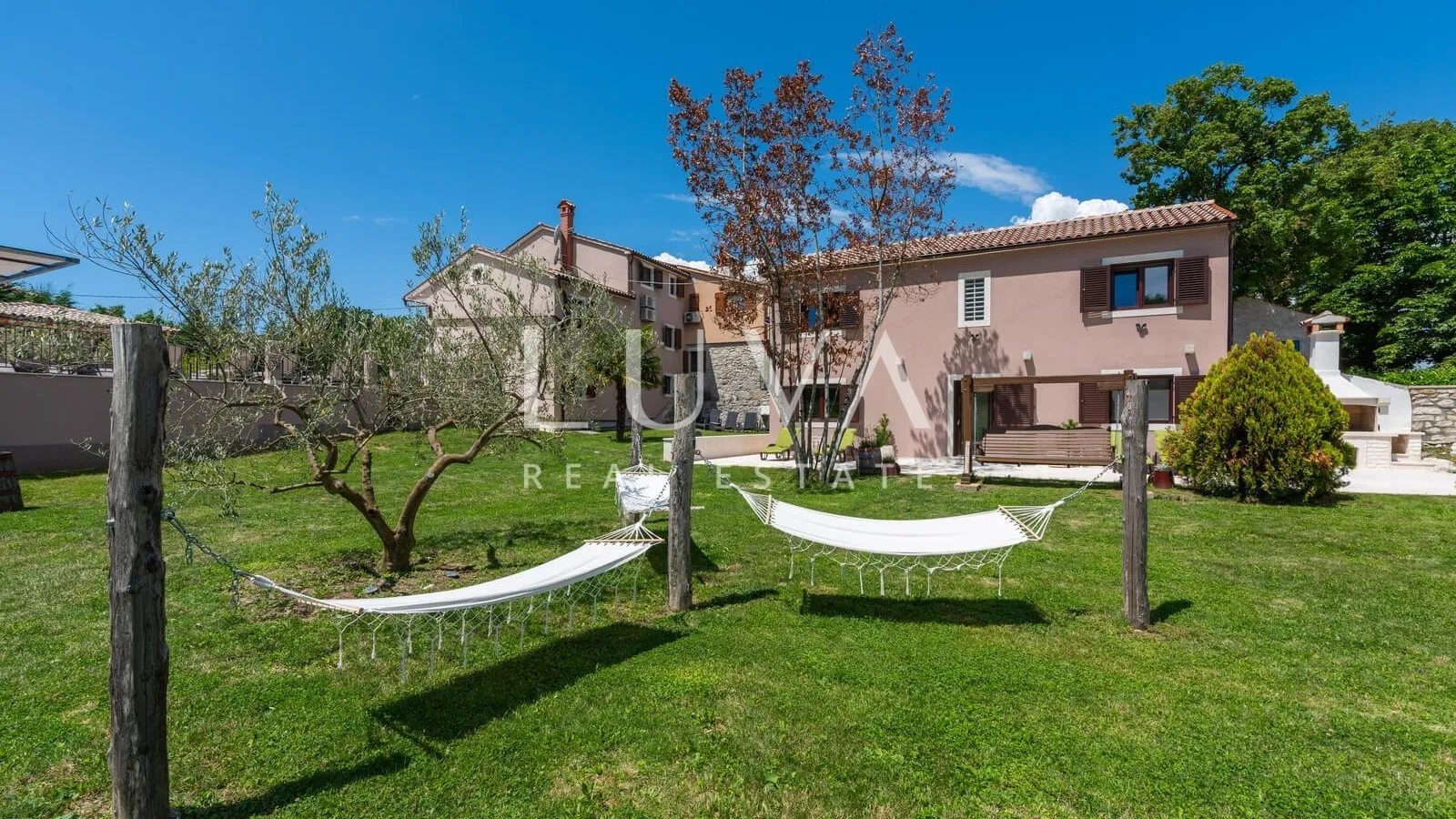 Istria, Pićan, villa with pool and tennis court for sale