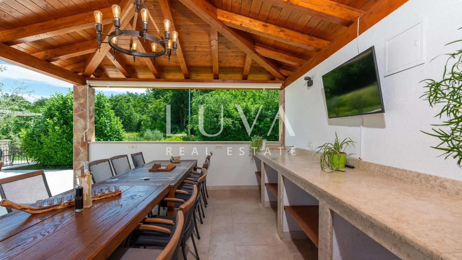 Istria, Pićan, villa with pool and tennis court for sale
