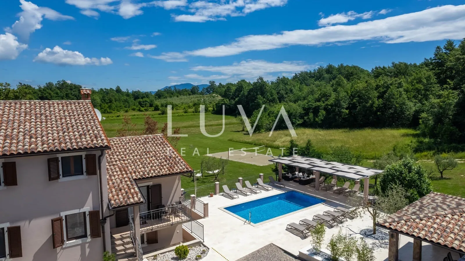 Istria, Pićan, villa with pool and tennis court for sale