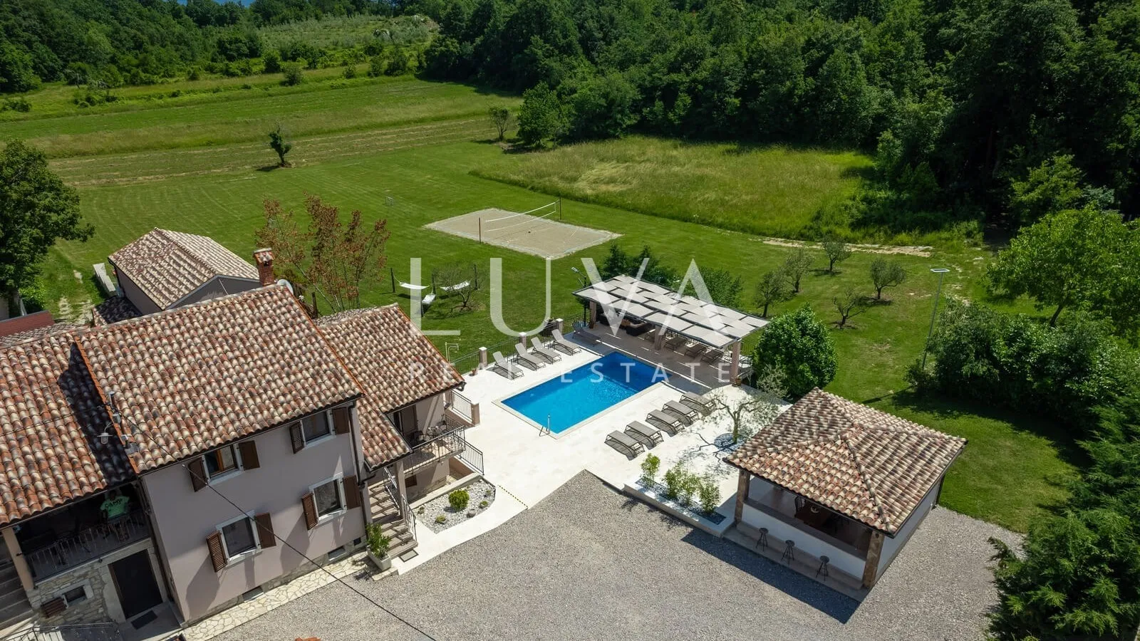 Istria, Pićan, villa with pool and tennis court for sale