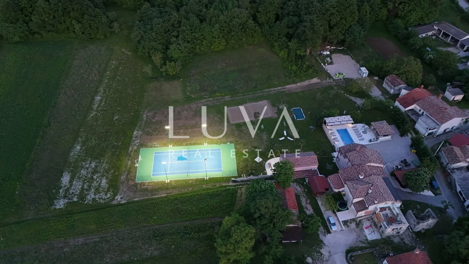 Istria, Pićan, villa with pool and tennis court for sale