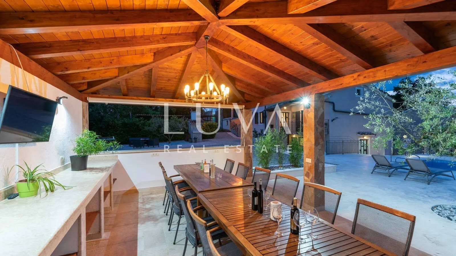 Istria, Pićan, villa with pool and tennis court for sale