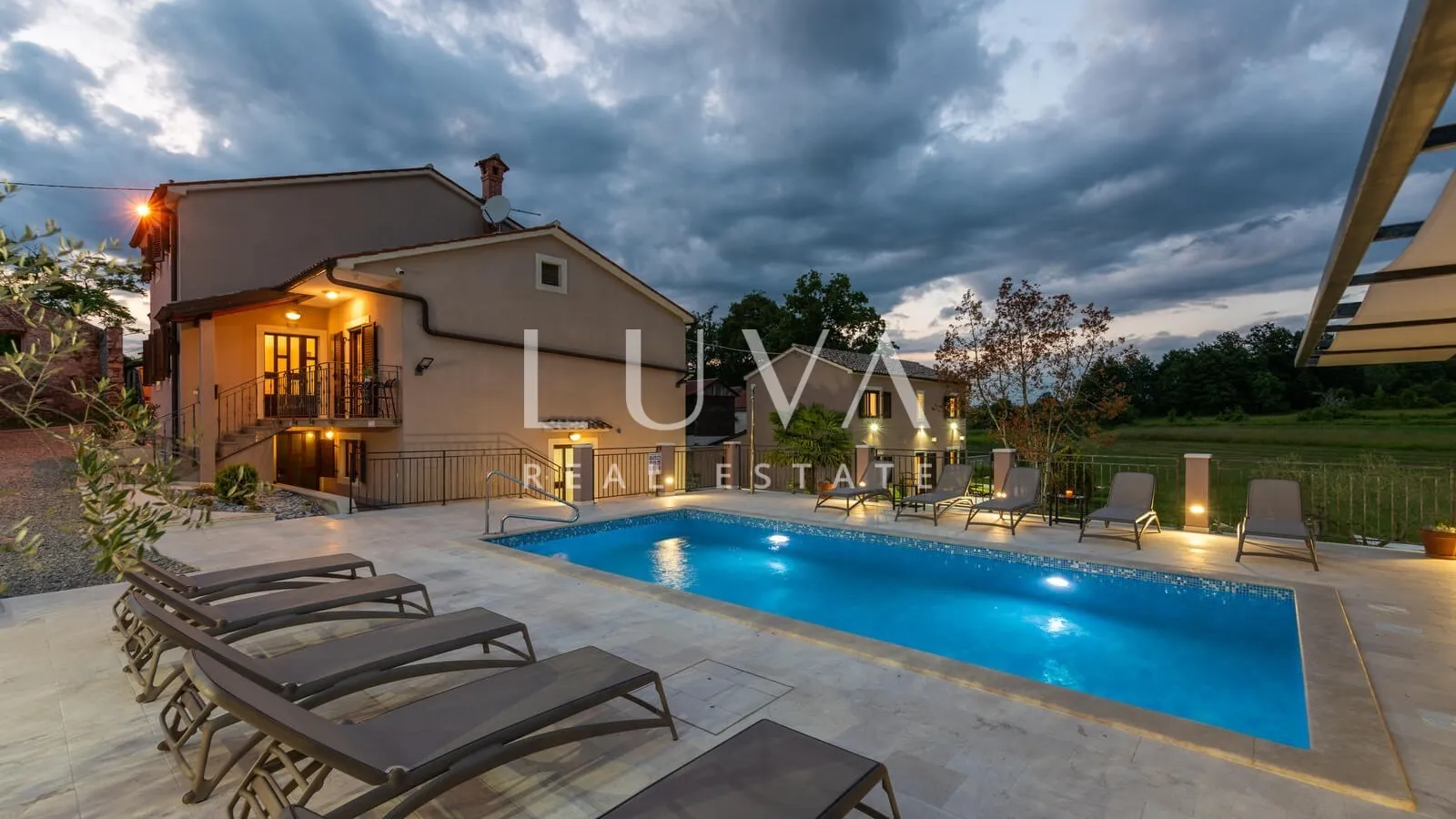 Istria, Pićan, villa with pool and tennis court for sale