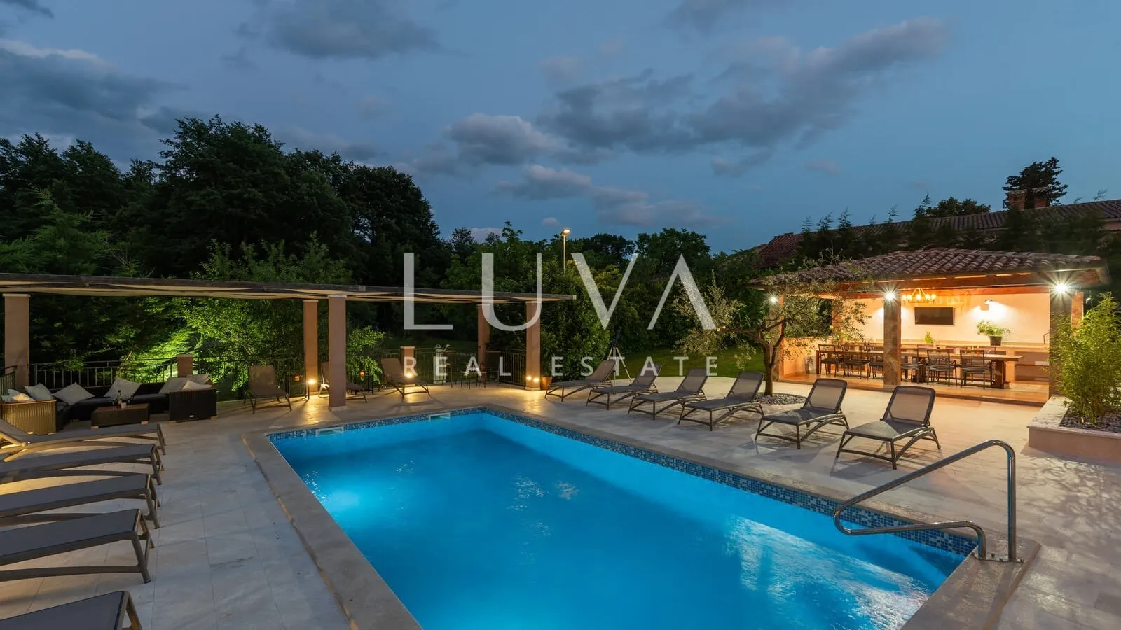 Istria, Pićan, villa with pool and tennis court for sale