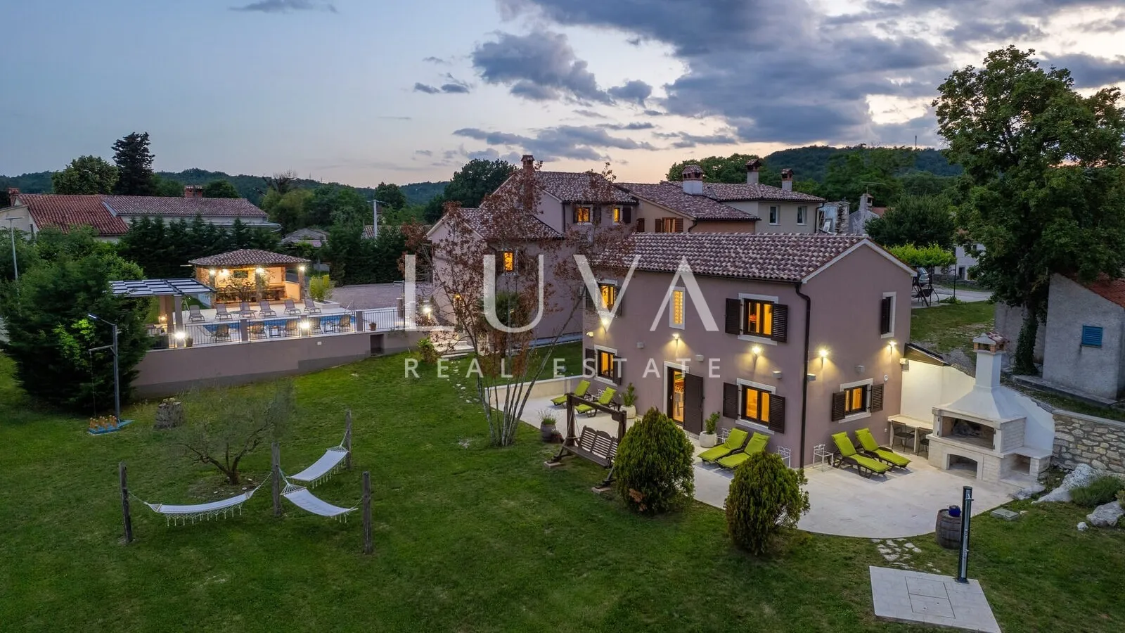 Istria, Pićan, villa with pool and tennis court for sale
