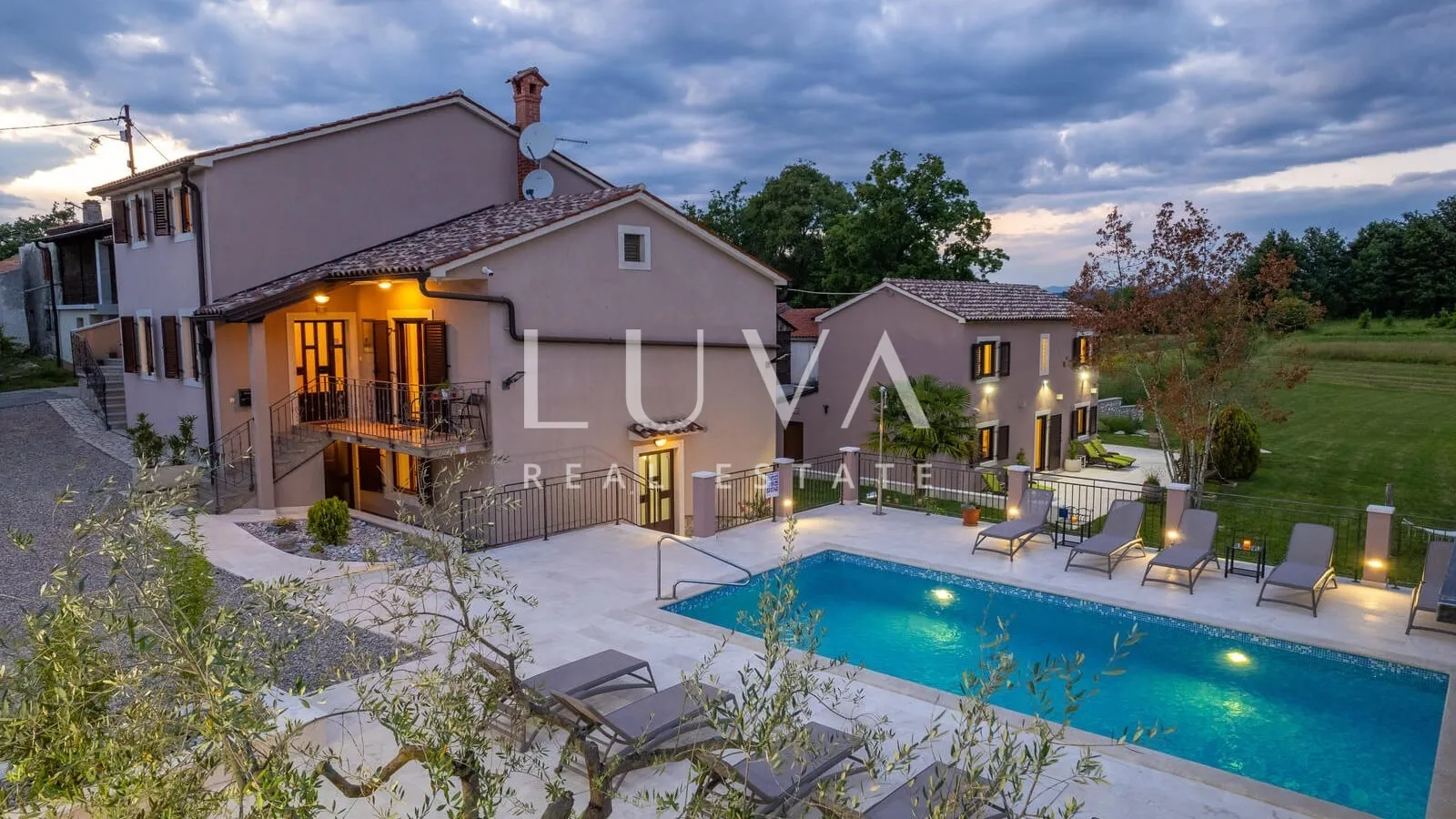 Istria, Pićan, villa with pool and tennis court for sale