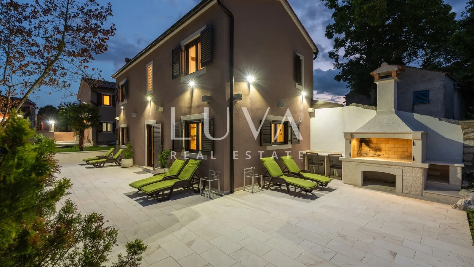 Istria, Pićan, villa with pool and tennis court for sale