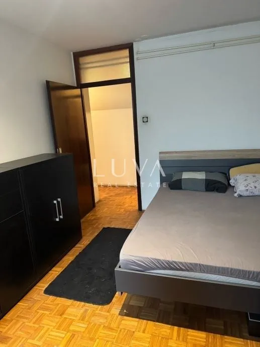 Zagreb, Prečko, trosobni stan s balkonom na 2. katu, 78,26 m²