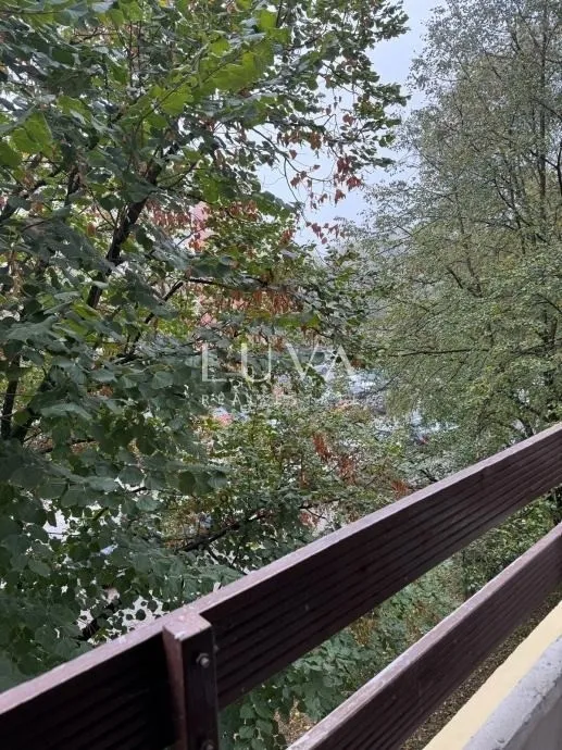 Zagreb, Prečko, trosobni stan s balkonom na 2. katu, 78,26 m²