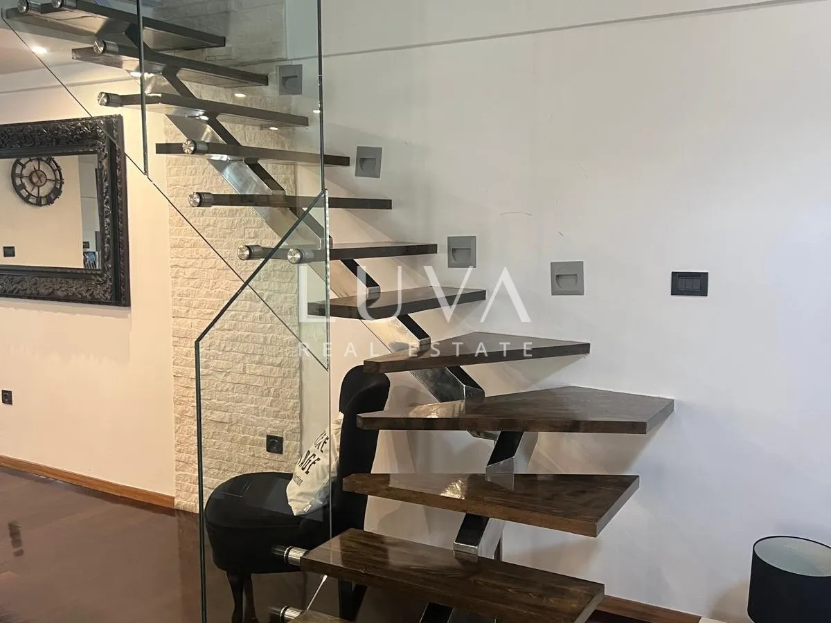 Šibenik, ekskluzivan stan 90 m2 s galerijom u srcu grada
