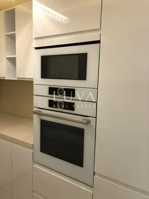 Zagreb, Gornje Prekrižje, 3s stan 70m2 s terasom 40m2 + 2 parkinga