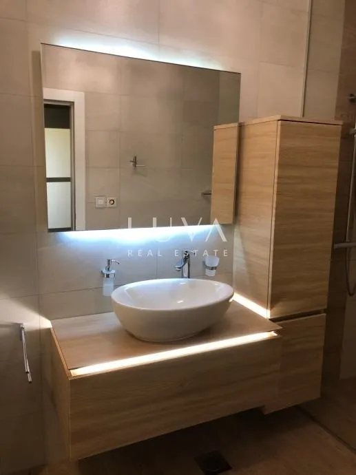 Zagreb, Gornje Prekrižje, 3s stan 70m2 s terasom 40m2 + 2 parkinga