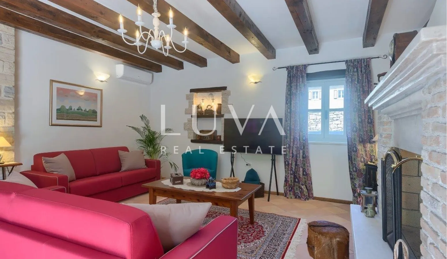 Istra, Tinjan, kamena vila 300 m2 s bazenom na prodaju