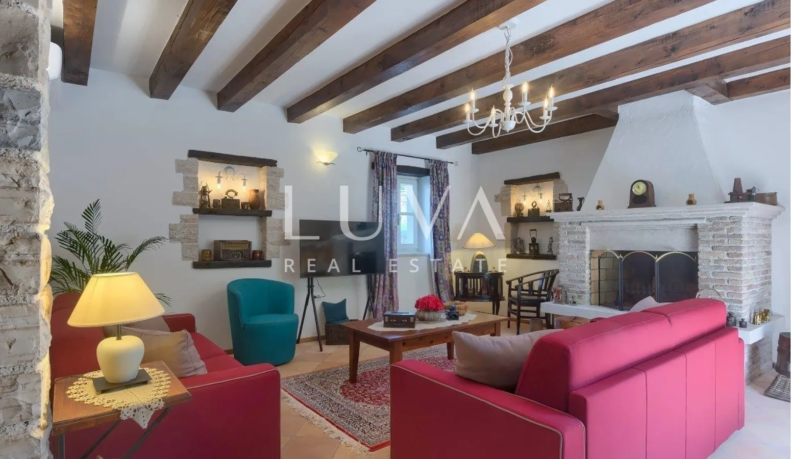 Istra, Tinjan, kamena vila 300 m2 s bazenom na prodaju