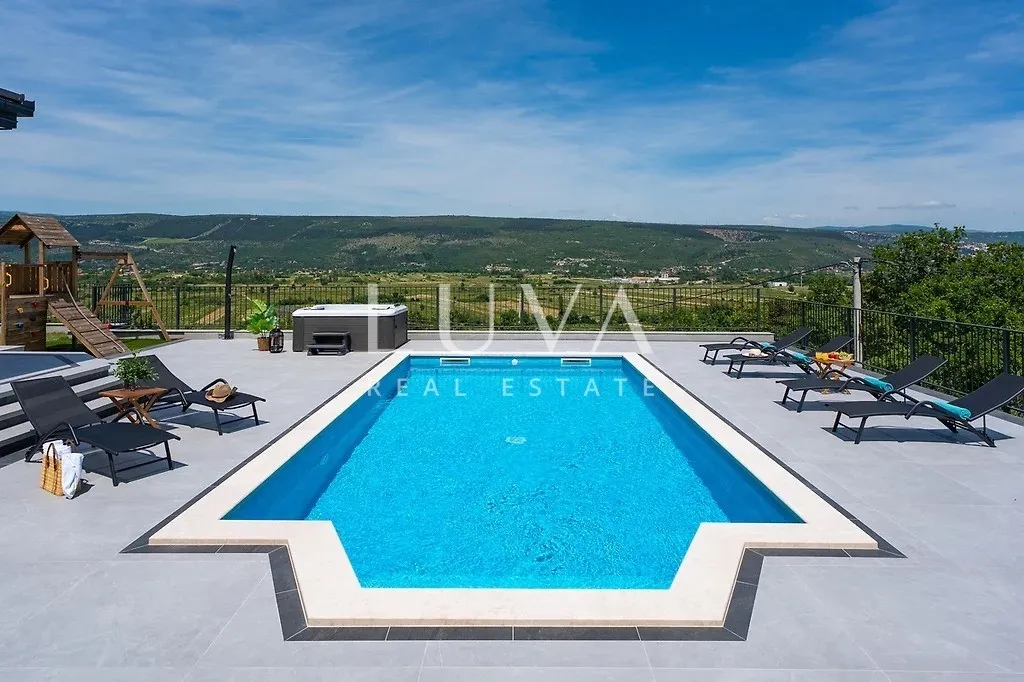 Imotski, moderna kuća s bazenom i panoramskim pogledom na prodaju, 150 m2