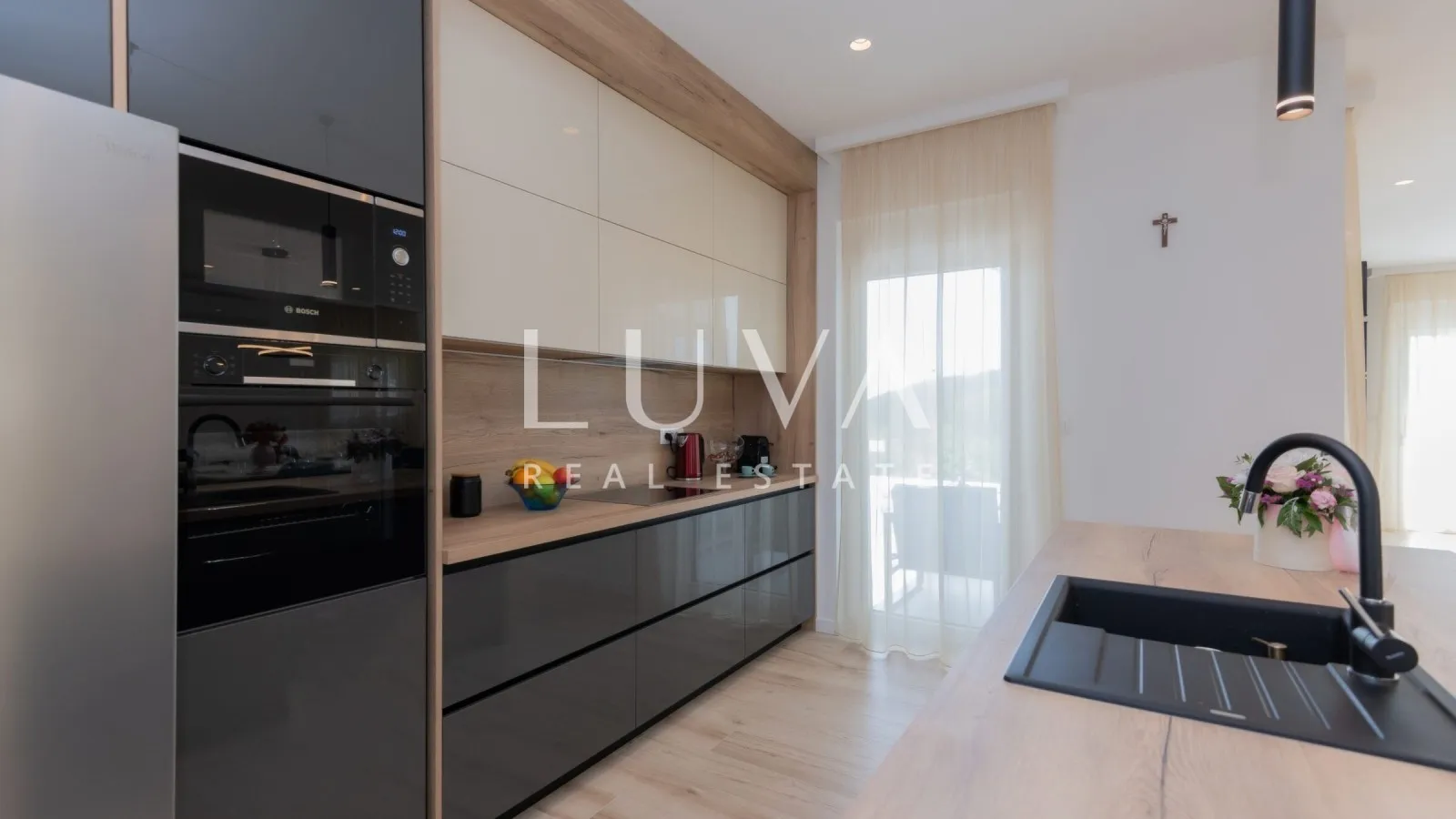 Imotski, modern house with a pool and panoramic view for sale, 165 m2