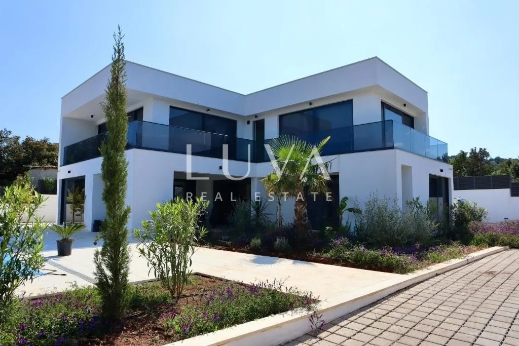 Šolta, Rogač, luxury villa with a pool by the sea for sale