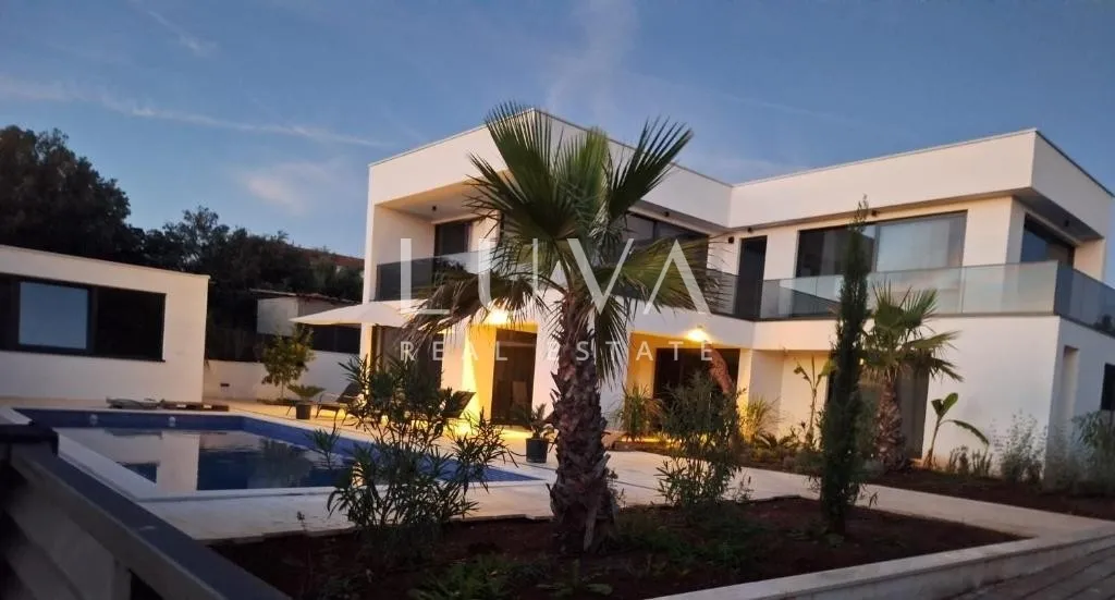 Šolta, Rogač, luxury villa with a pool by the sea for sale