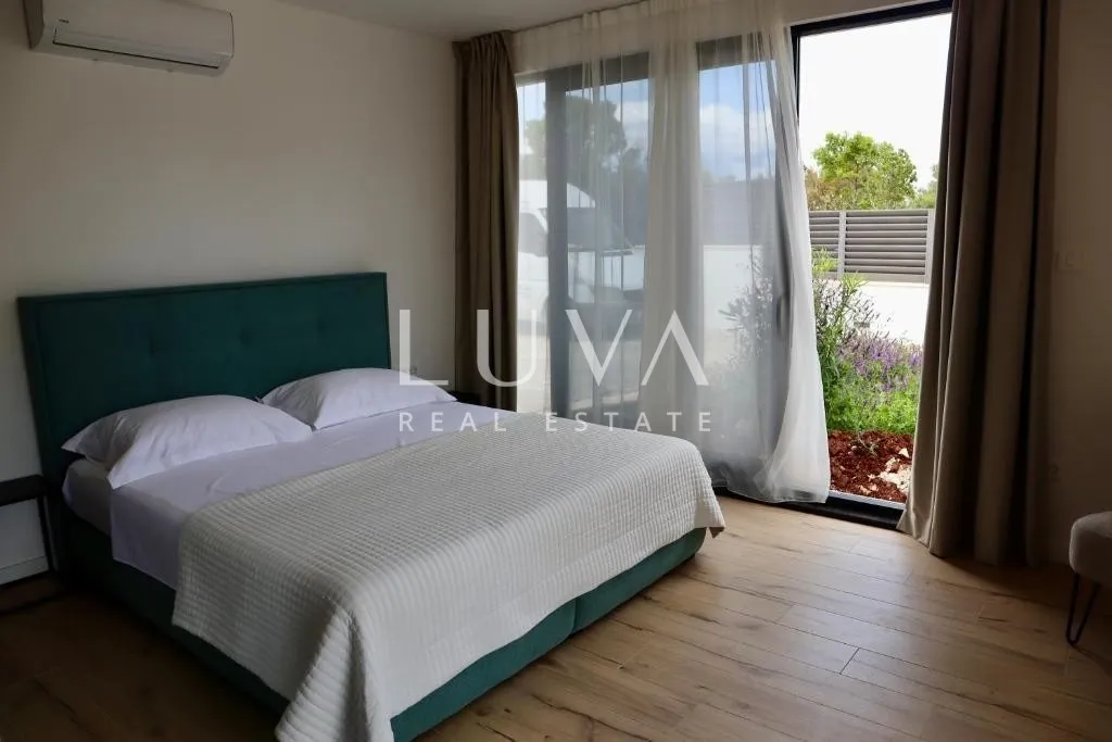 Šolta, Rogač, luxury villa with a pool by the sea for sale