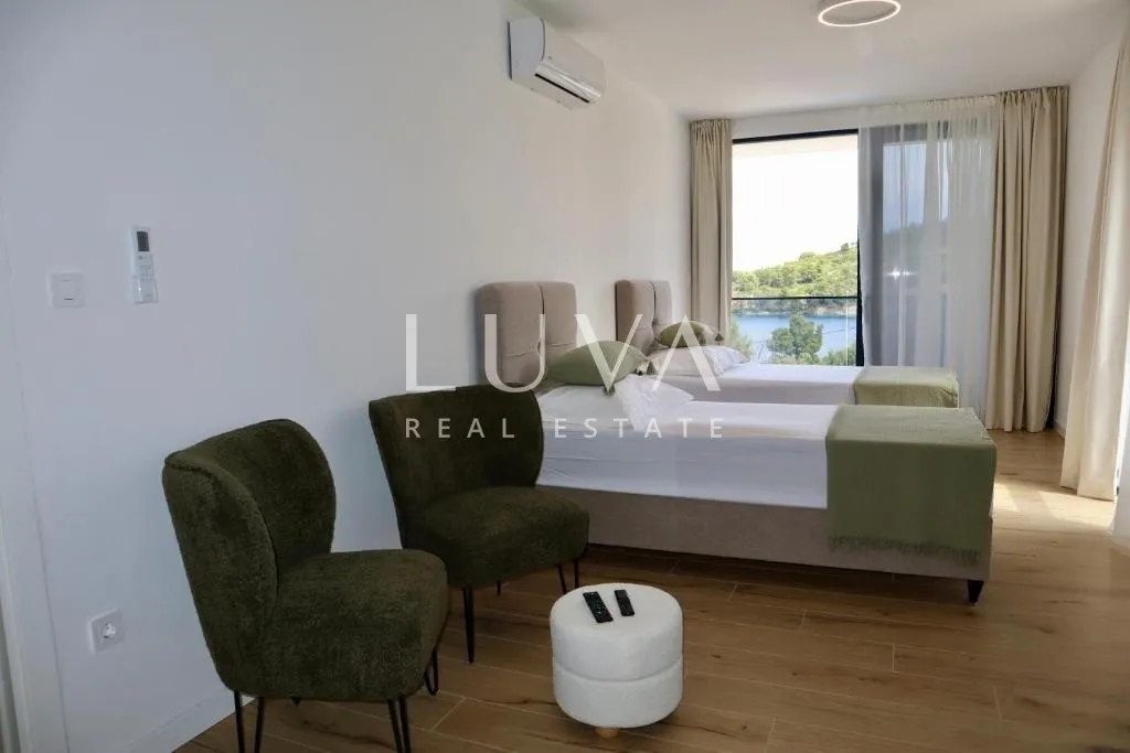 Šolta, Rogač, luxury villa with a pool by the sea for sale