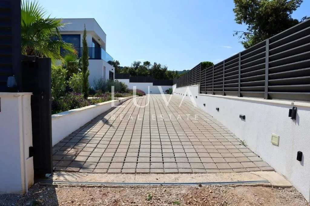 Šolta, Rogač, luxury villa with a pool by the sea for sale