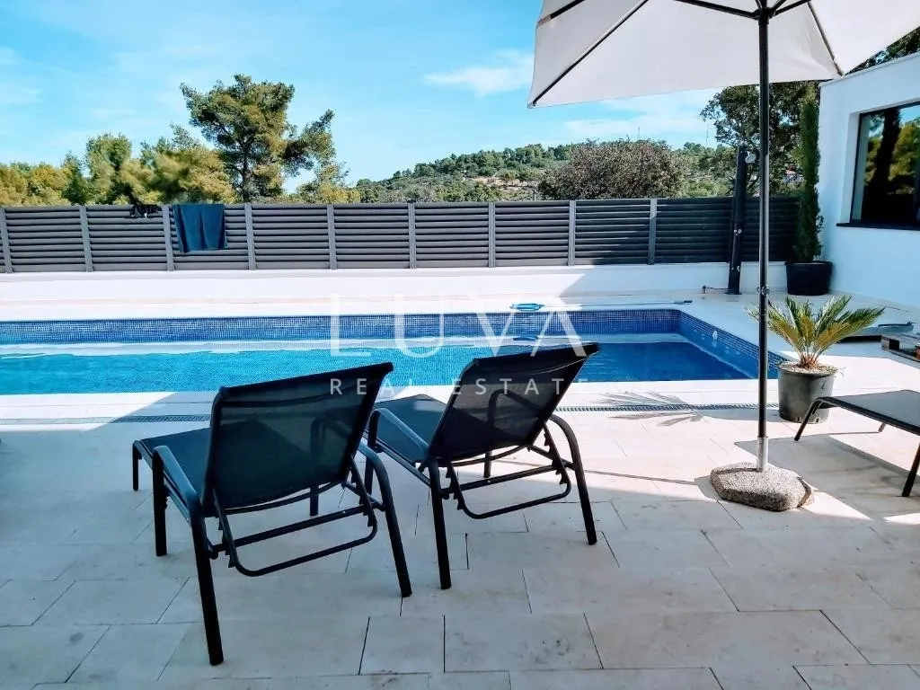 Šolta, Rogač, luxury villa with a pool by the sea for sale