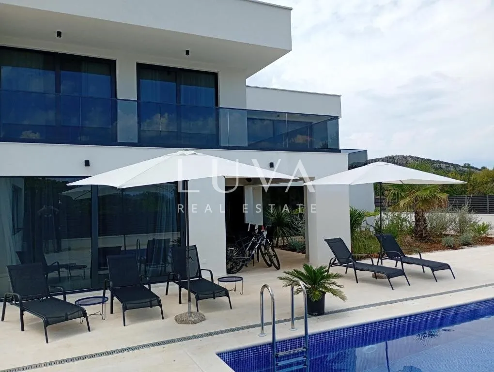 Šolta, Rogač, luxury villa with a pool by the sea for sale
