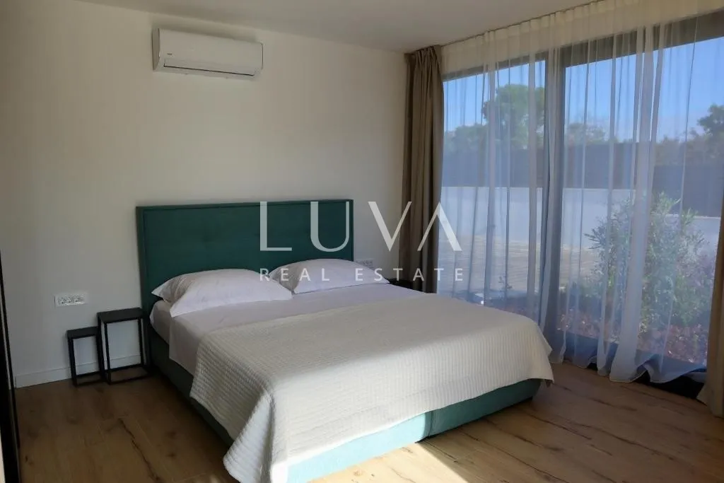 Šolta, Rogač, luxury villa with a pool by the sea for sale