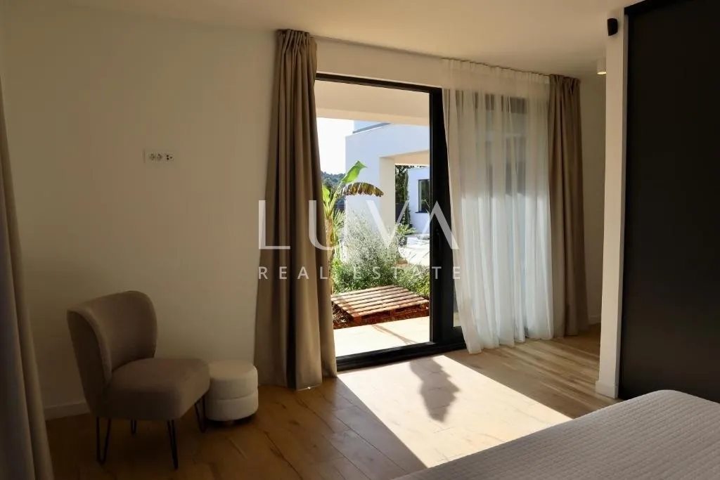 Šolta, Rogač, luxury villa with a pool by the sea for sale