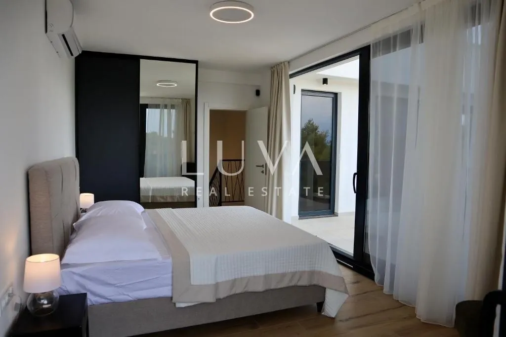 Šolta, Rogač, luxury villa with a pool by the sea for sale