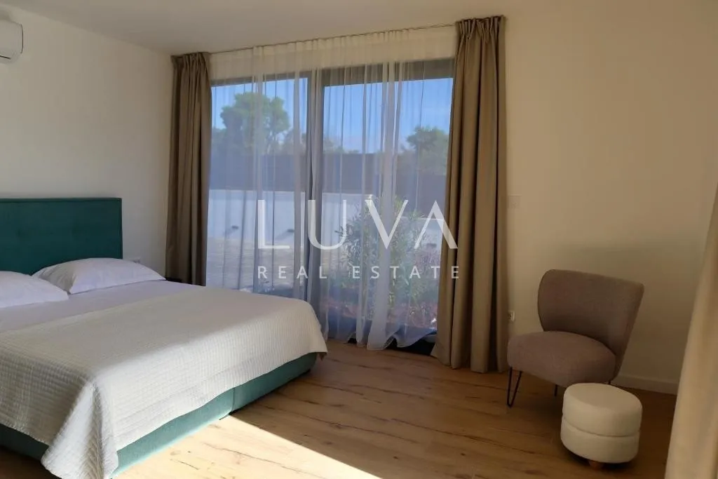 Šolta, Rogač, luxury villa with a pool by the sea for sale