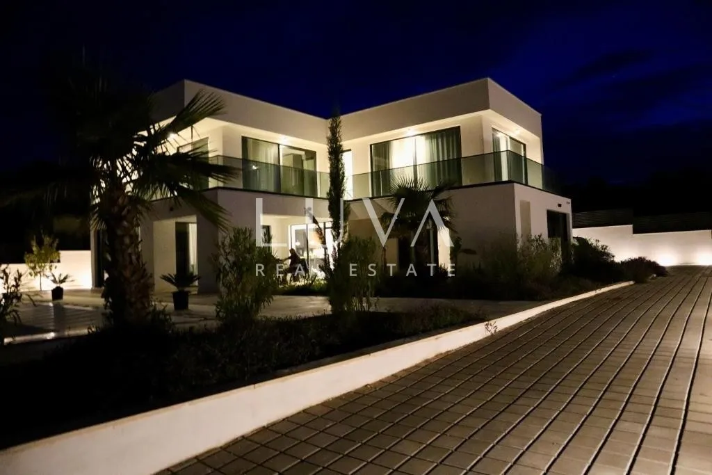 Šolta, Rogač, luxury villa with a pool by the sea for sale