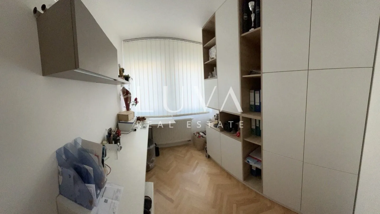Osijek, Josipovac, obiteljska vila 300m2 s velikom okućnicom, na prodaju