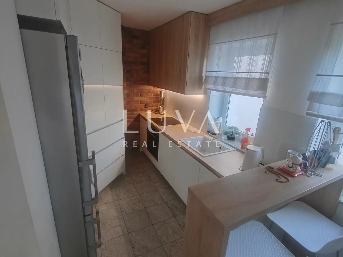 Osijek, Josipovac, obiteljska vila 300m2 s velikom okućnicom, na prodaju