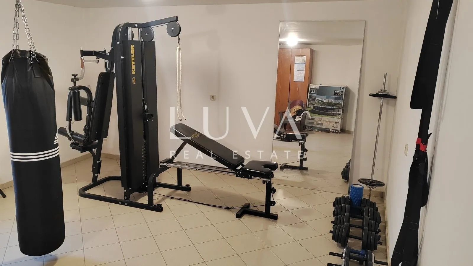 Osijek, Josipovac, obiteljska vila 300m2 s velikom okućnicom, na prodaju