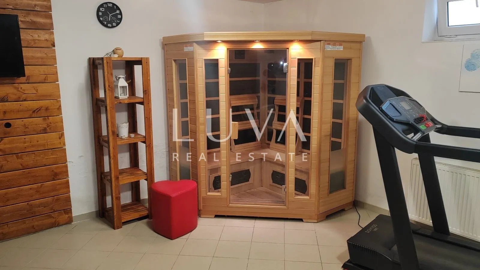 Osijek, Josipovac, obiteljska vila 300m2 s velikom okućnicom, na prodaju