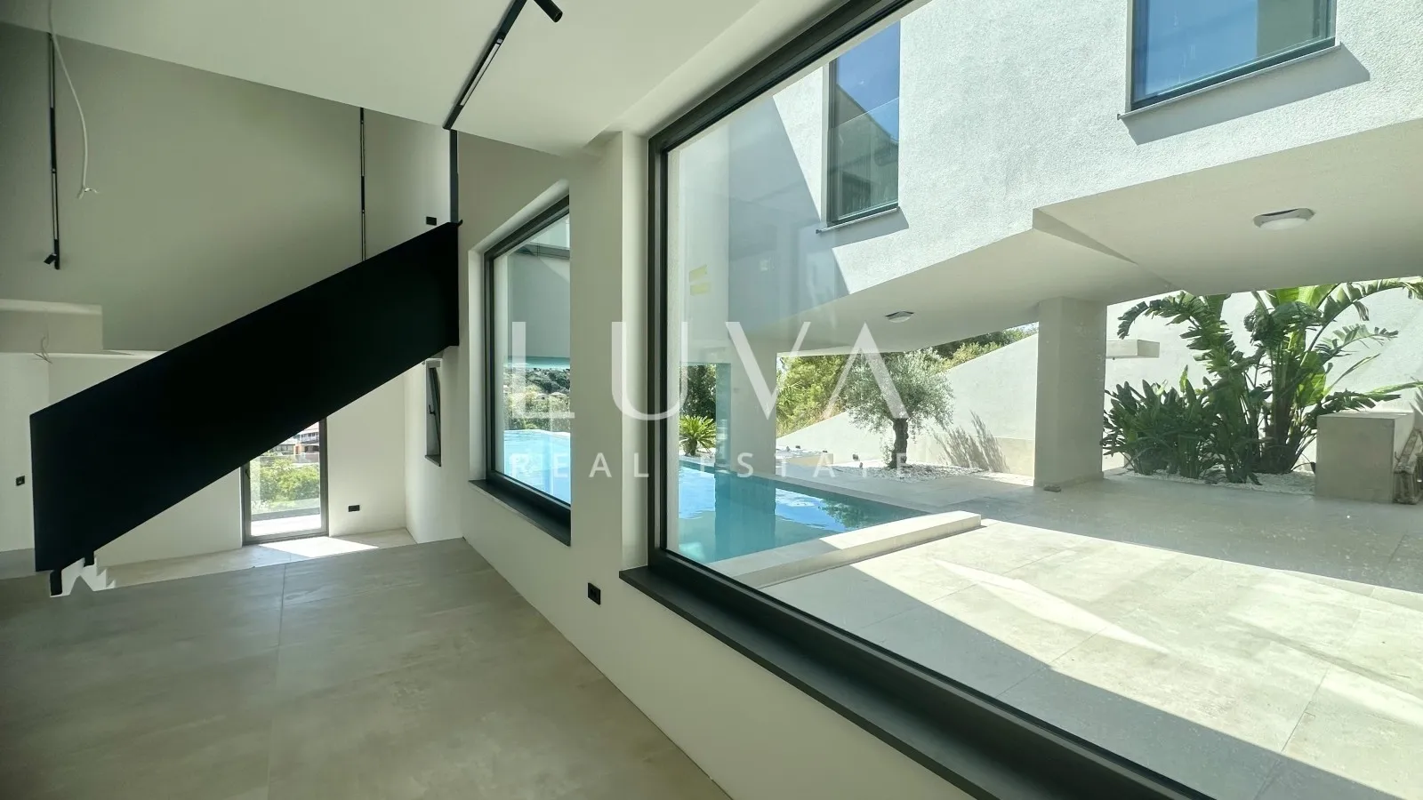 Korčula, luxury villa with pool by the sea for sale
