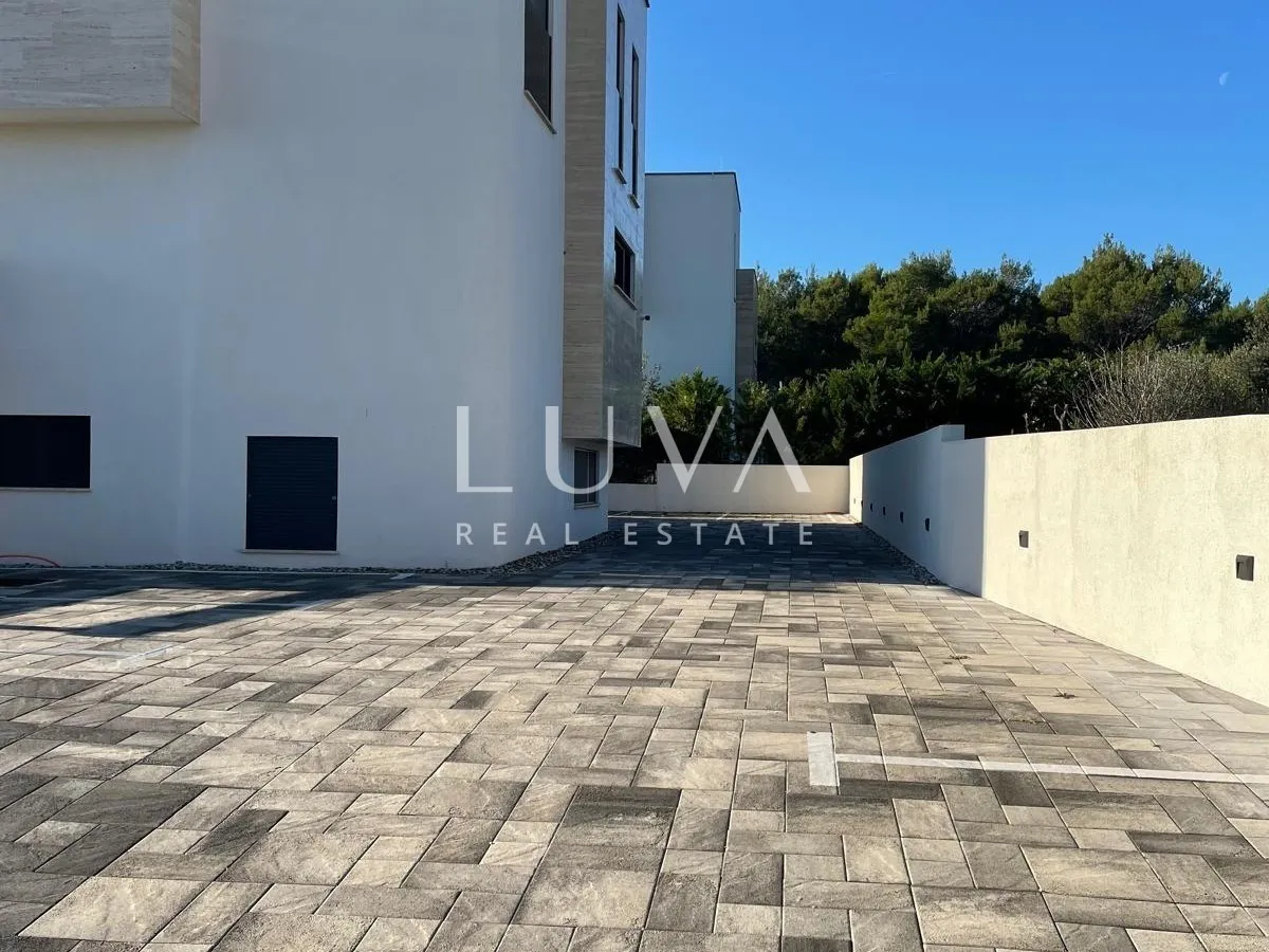 Krk, penthouse 115 m2 s pogledom na more, novogradnja