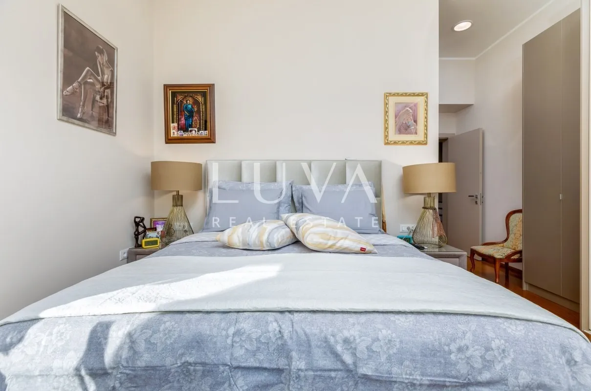 Istra, Fažana, moderna vila s bazenom uz more, 330 m2