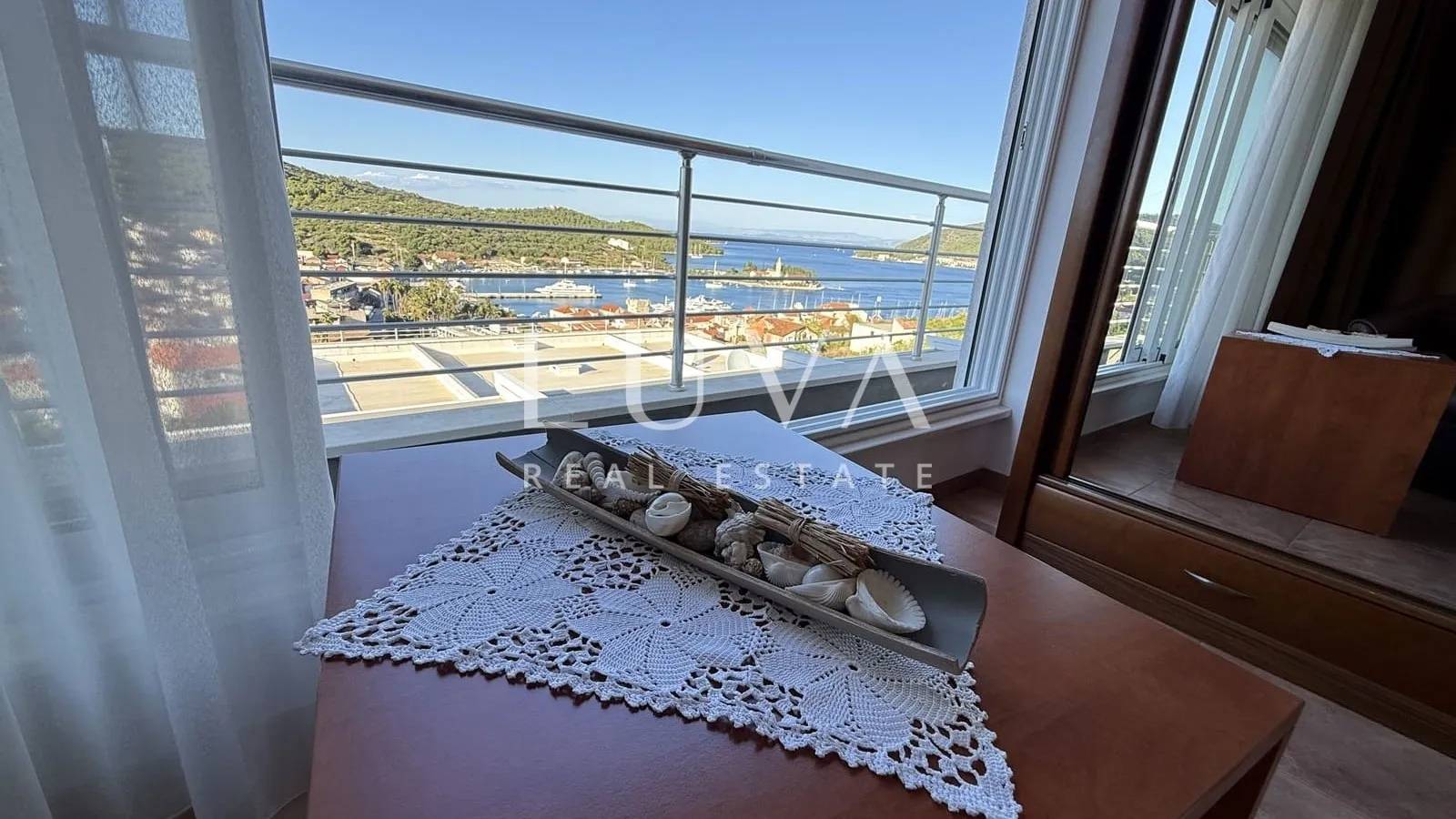 Vis, luxury house with a pool and sea view for sale