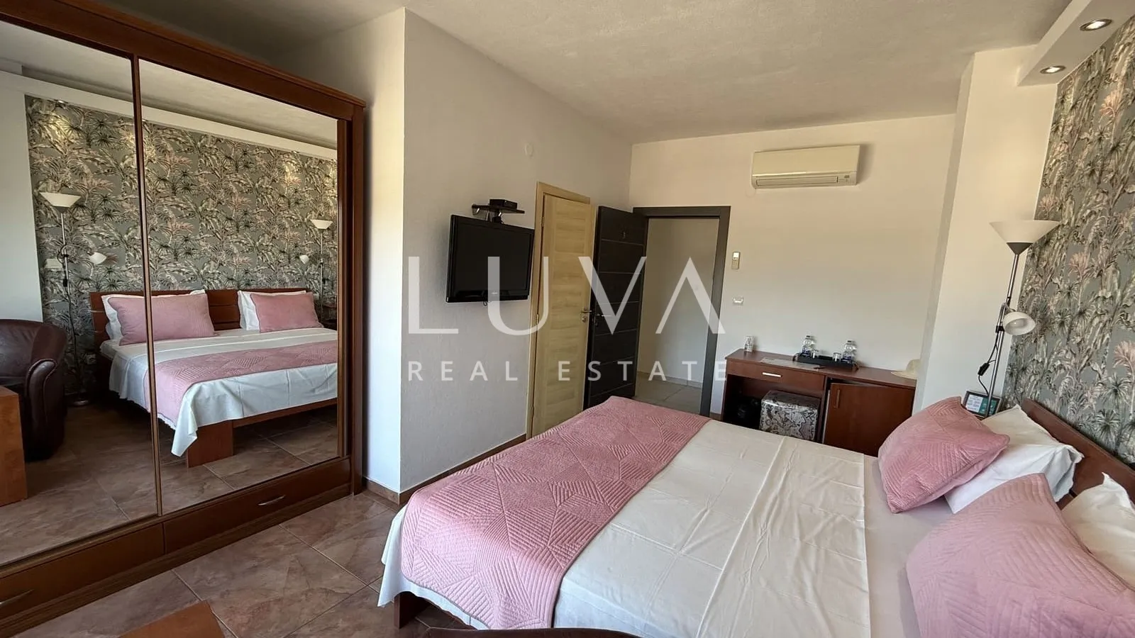Vis, luxury house with a pool and sea view for sale