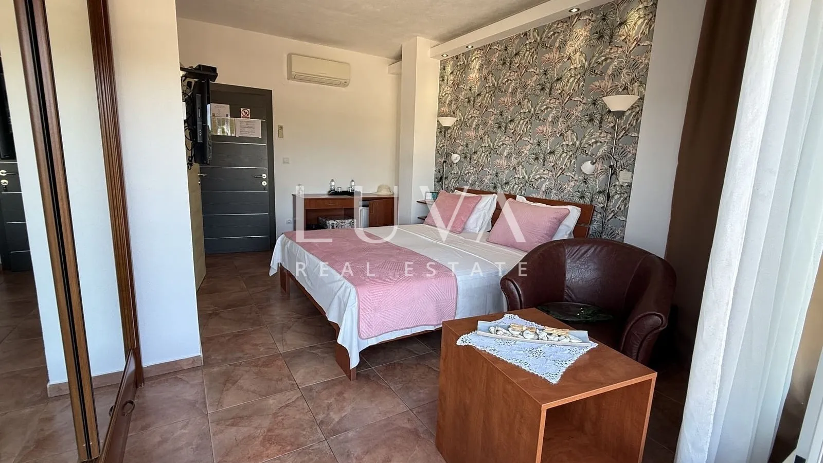 Vis, luxury house with a pool and sea view for sale