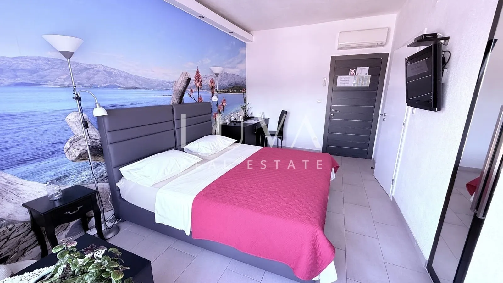 Vis, luxury house with a pool and sea view for sale