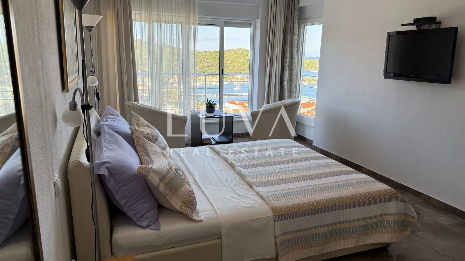 Vis, luxury house with a pool and sea view for sale
