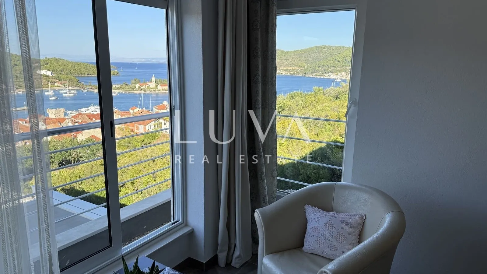 Vis, luxury house with a pool and sea view for sale