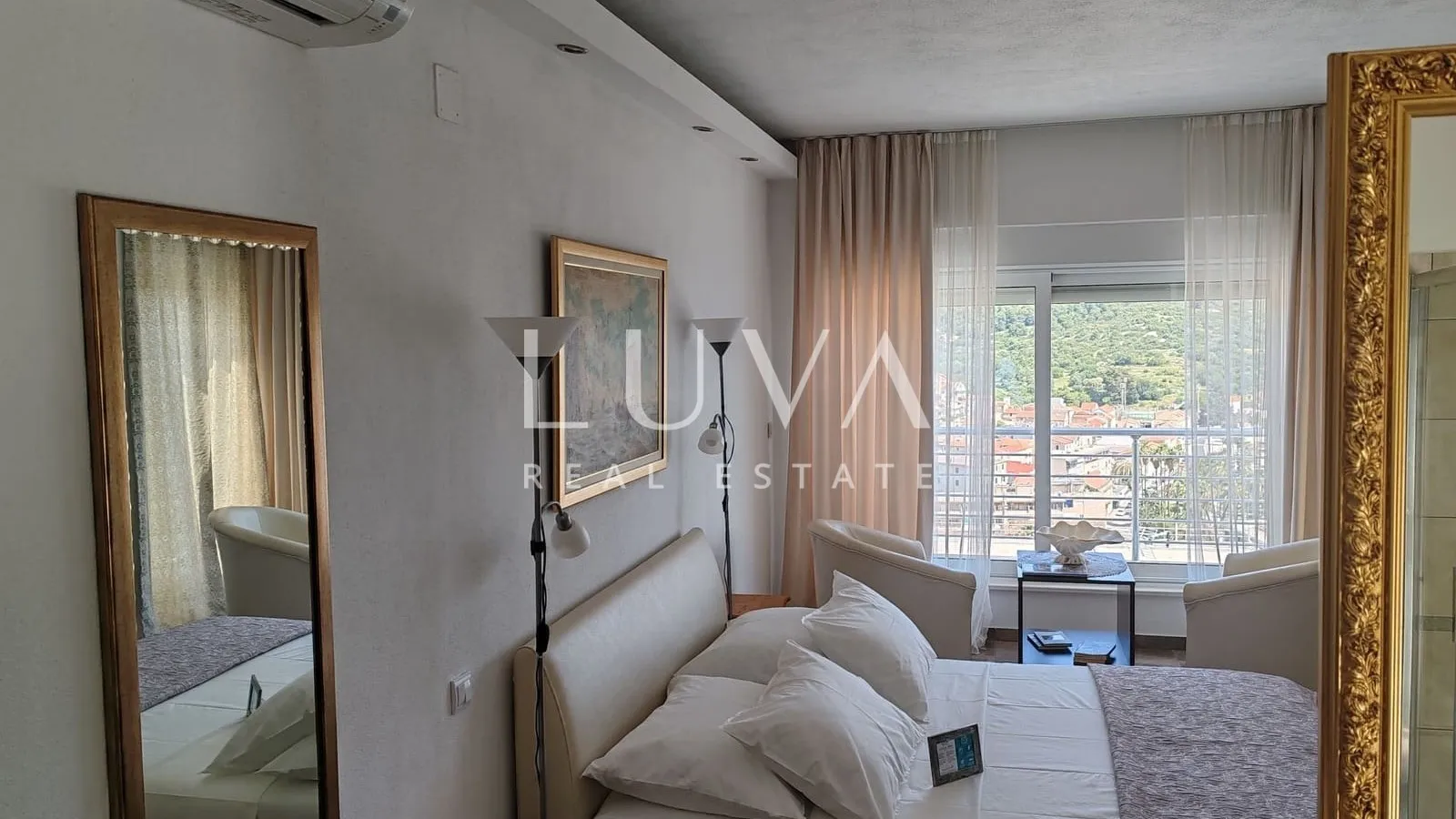Vis, luxury house with a pool and sea view for sale
